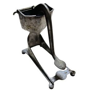 Wear-Ever Vintage TACUCO Cast Aluminum Table Top Hand Juicer-Squeeze Press